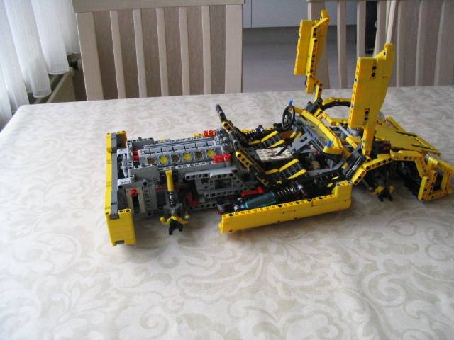 yellowsupercar_038.jpg