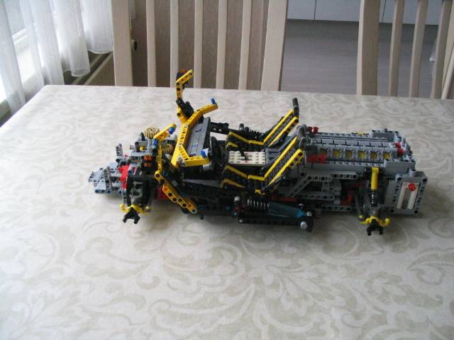 yellowsupercar_073.jpg