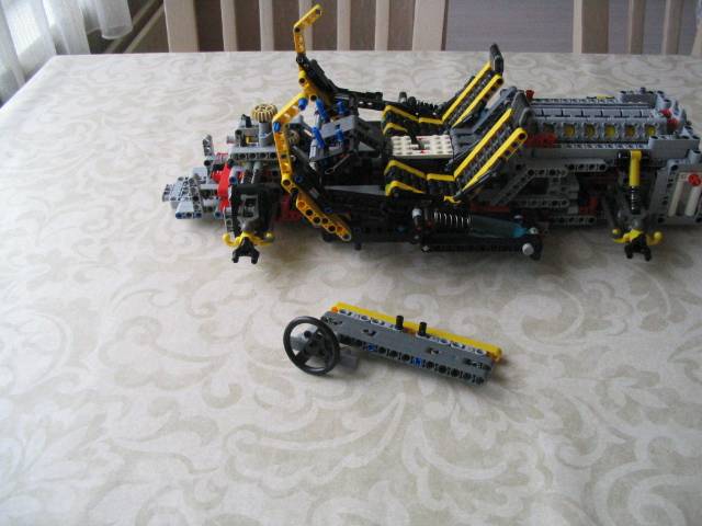 yellowsupercar_075.jpg