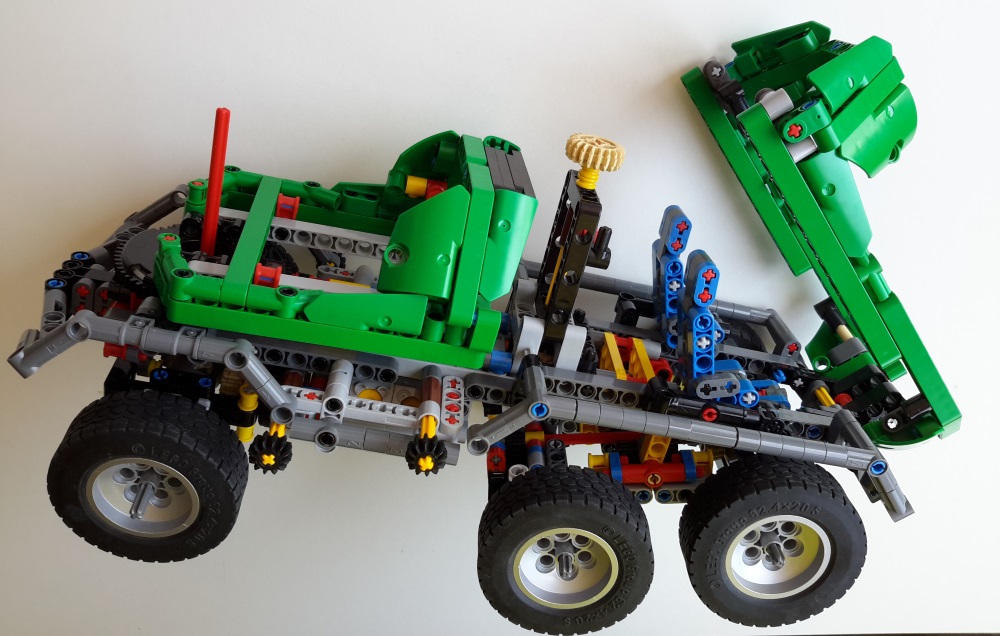 lego_8446studlessclone2021_take1_5.jpg