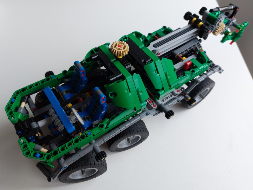 lego_8446studlessclone2021_take2_1.jpg