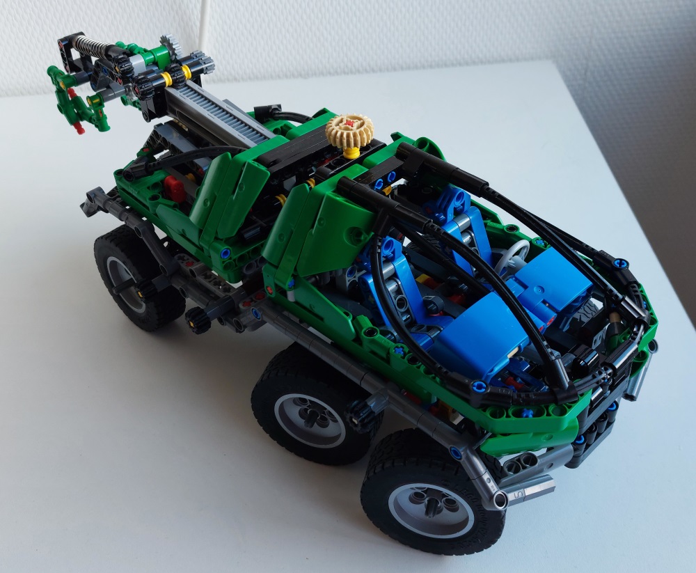 lego_8446studlessclone2021_take3_1.jpg