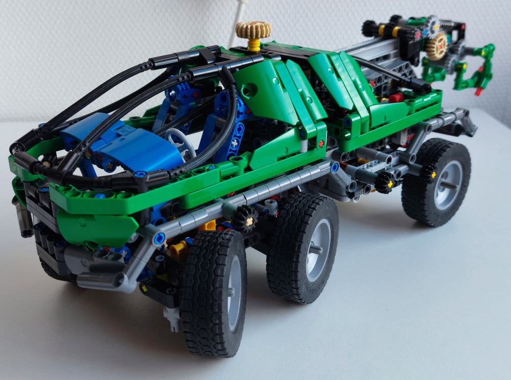 lego_8446studlessclone2021_take3_13.jpg