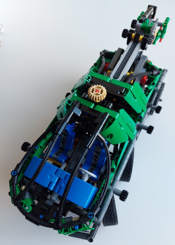lego_8446studlessclone2021_take3_9.jpg