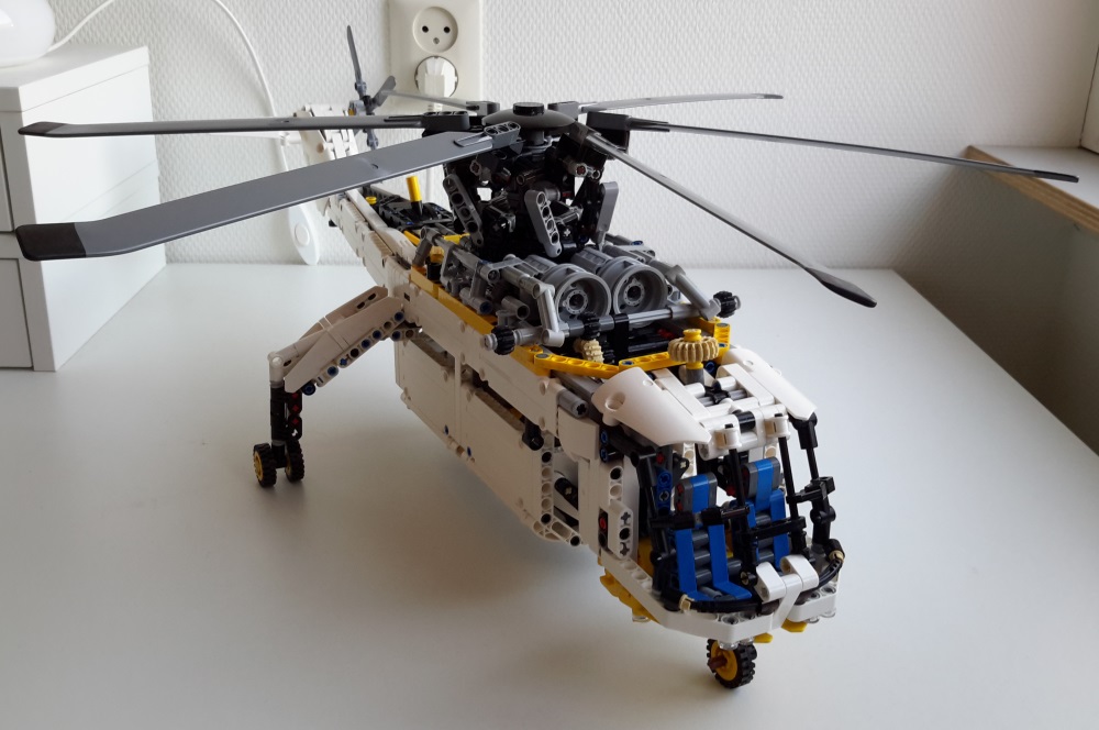 lego_skycrane_finished_1.jpg