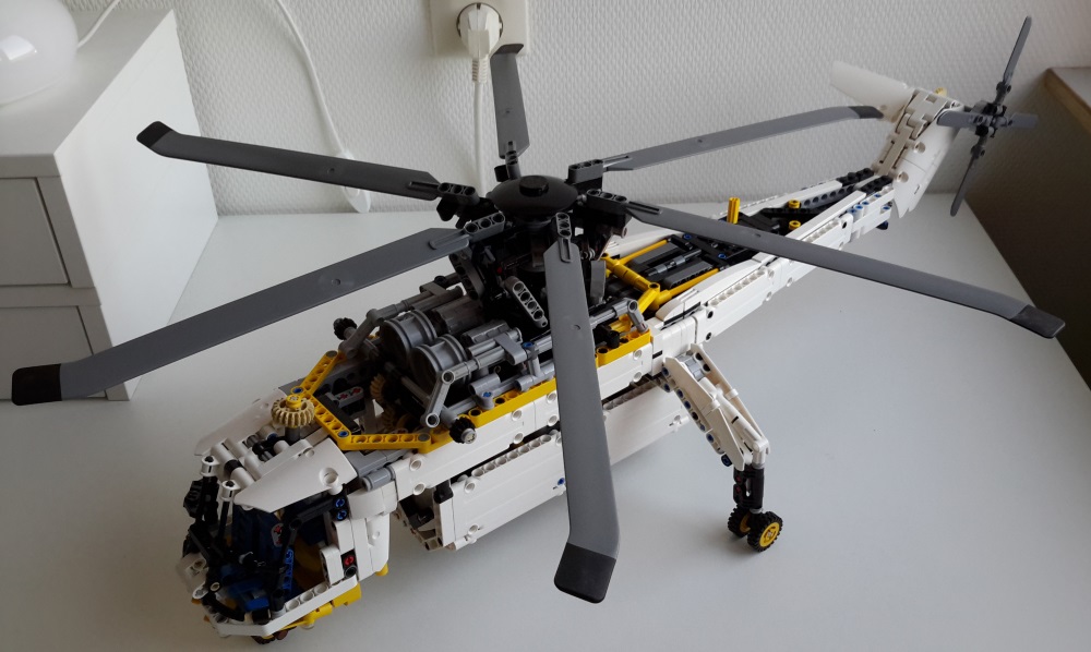 lego_skycrane_finished_3.jpg