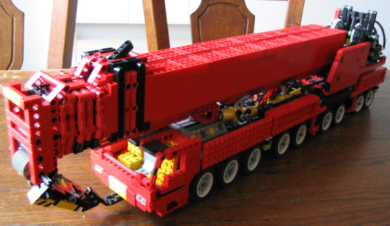 lego_demagac700_carrier_001.jpg