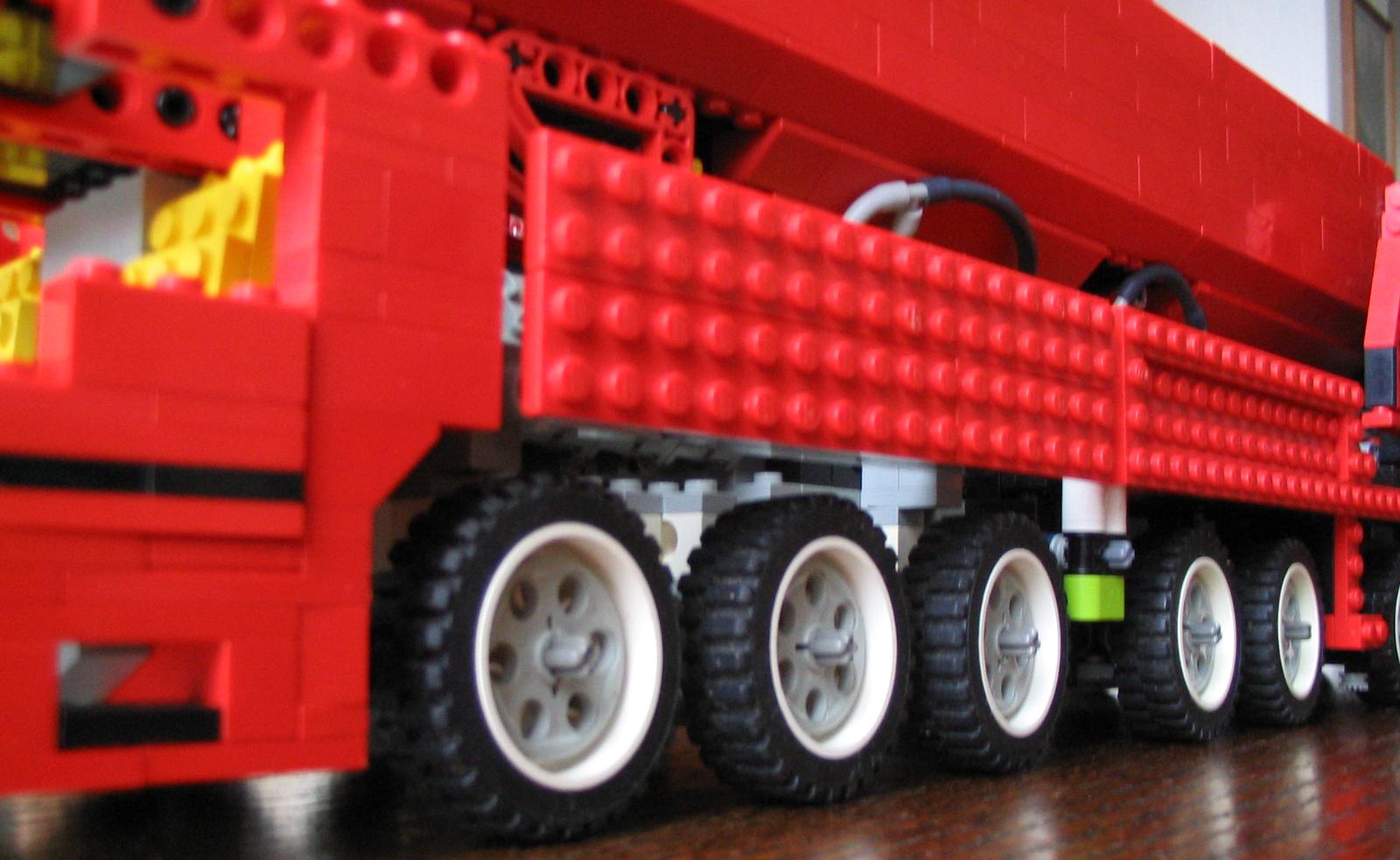 lego_demagac700_carrier_below.jpg