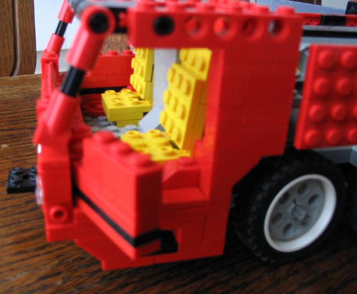 lego_demagac700_carrier_cabin_001.jpg