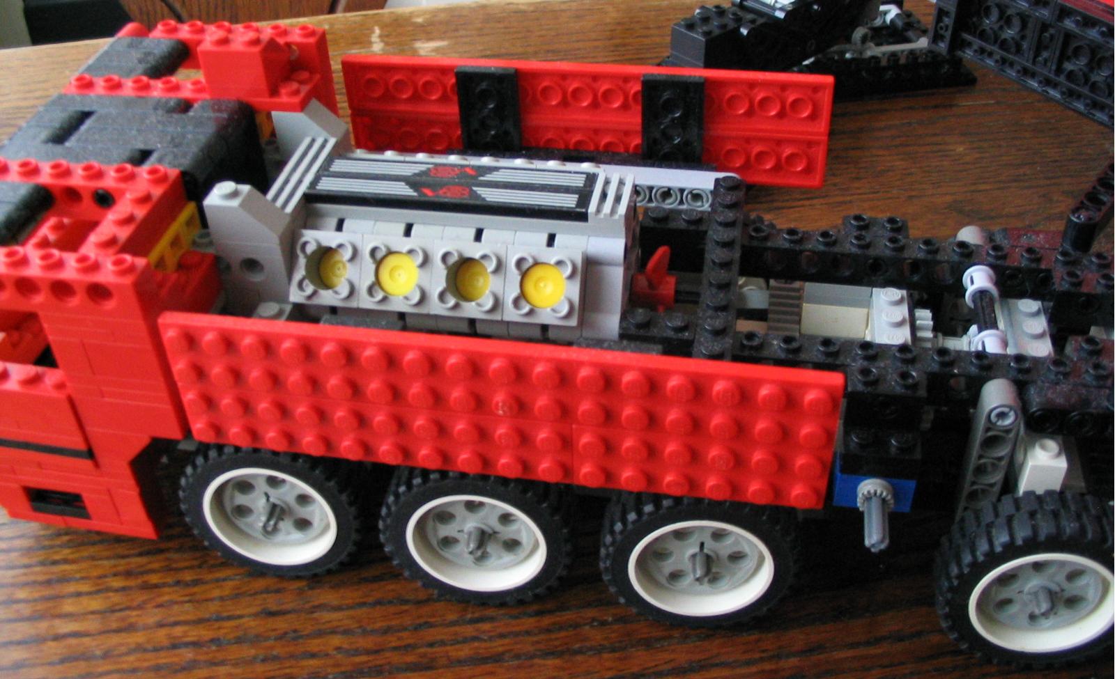 lego_demagac700_carrier_engine.jpg