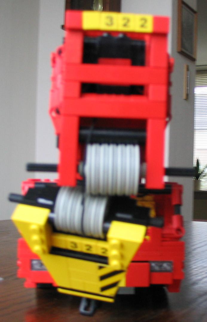 lego_demagac700_carrier_front.jpg