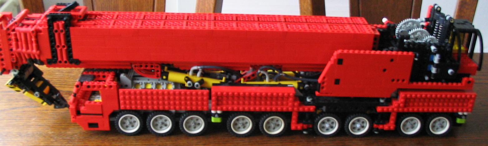 lego_demagac700_carrier_side.jpg