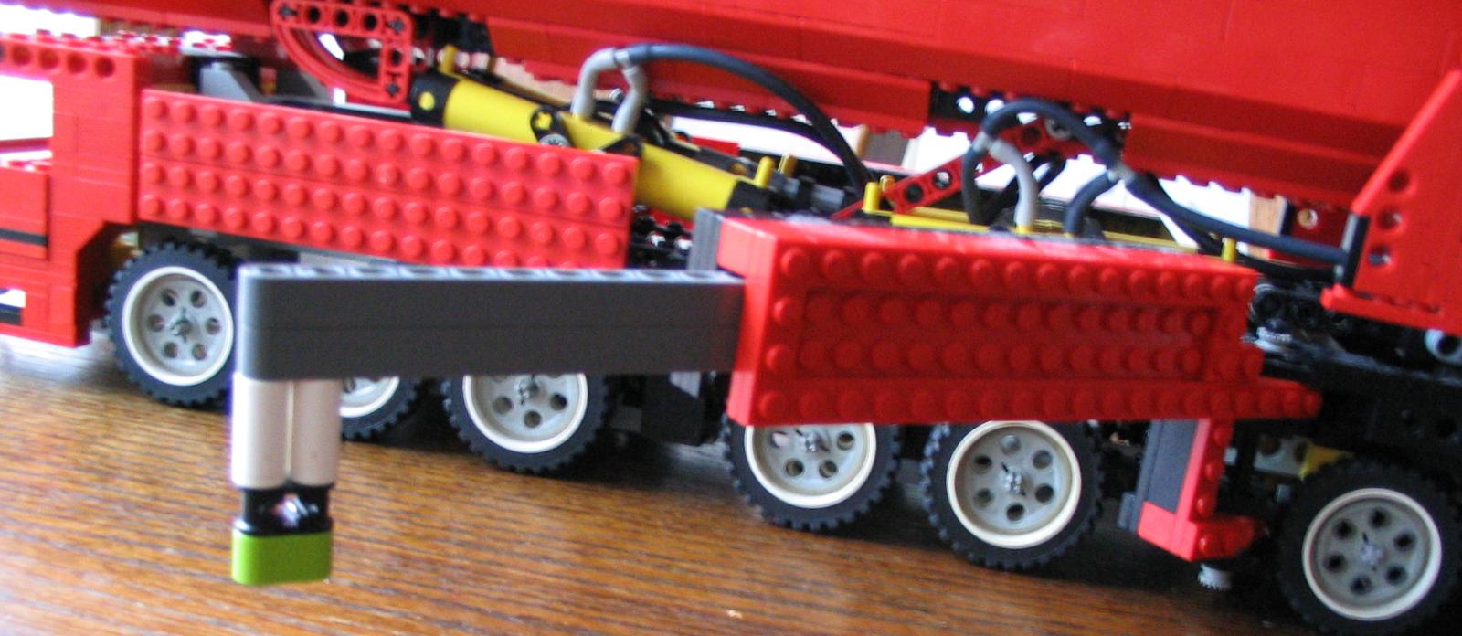 lego_demagac700_outriggers_002.jpg