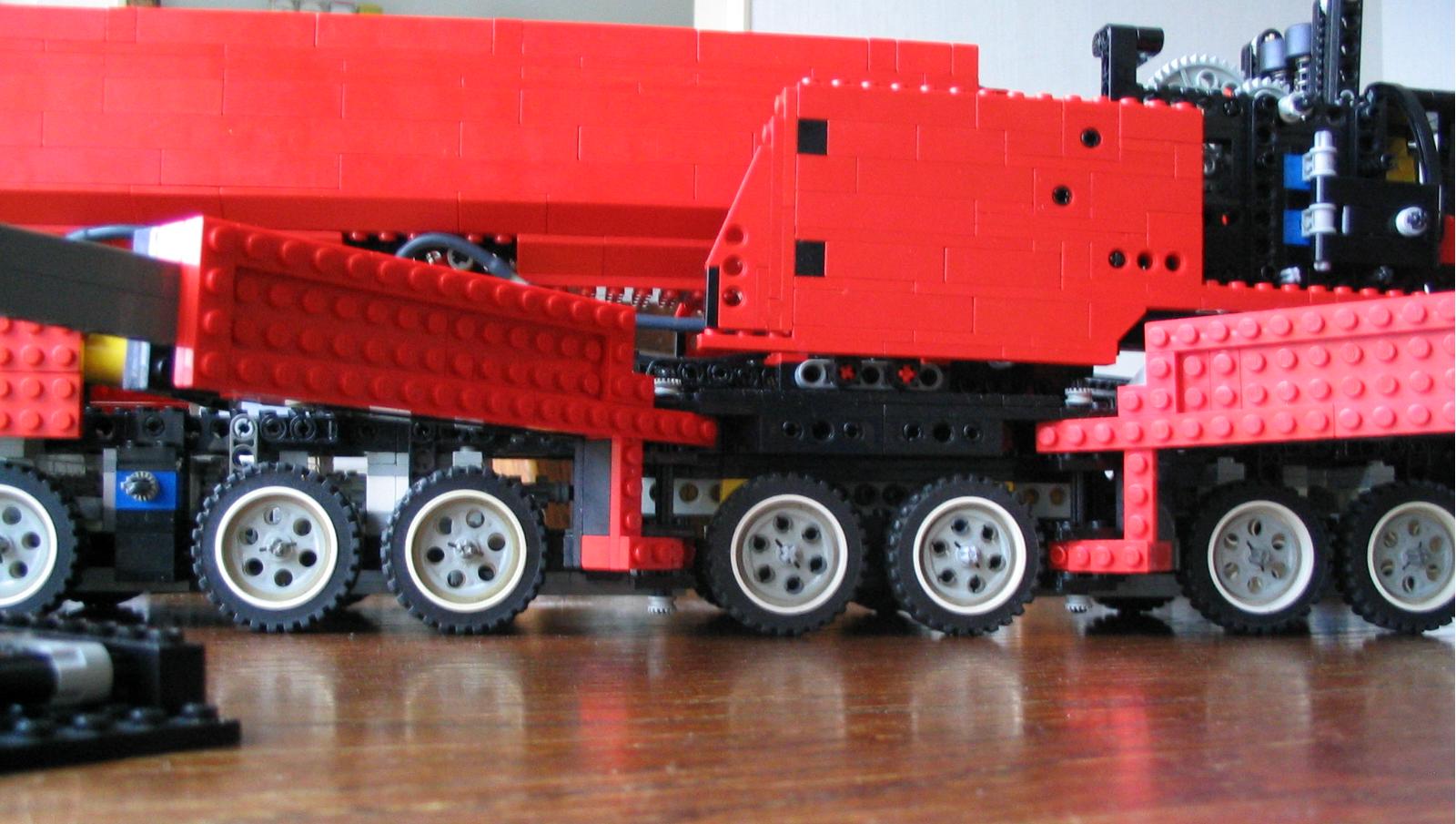 lego_demagac700_outriggers_006.jpg