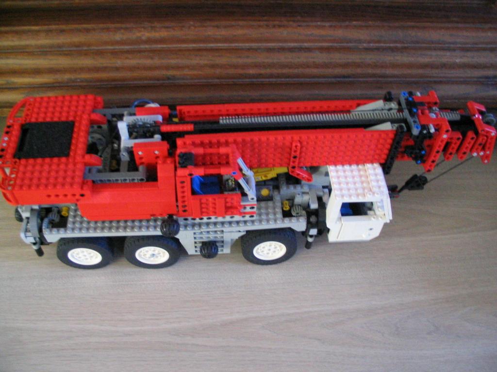 lego_demag3axlecrane001.jpg