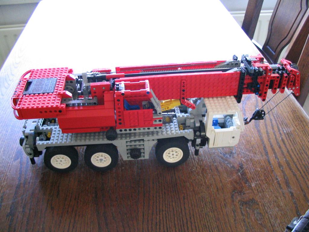 lego_demag3axlecrane002.jpg