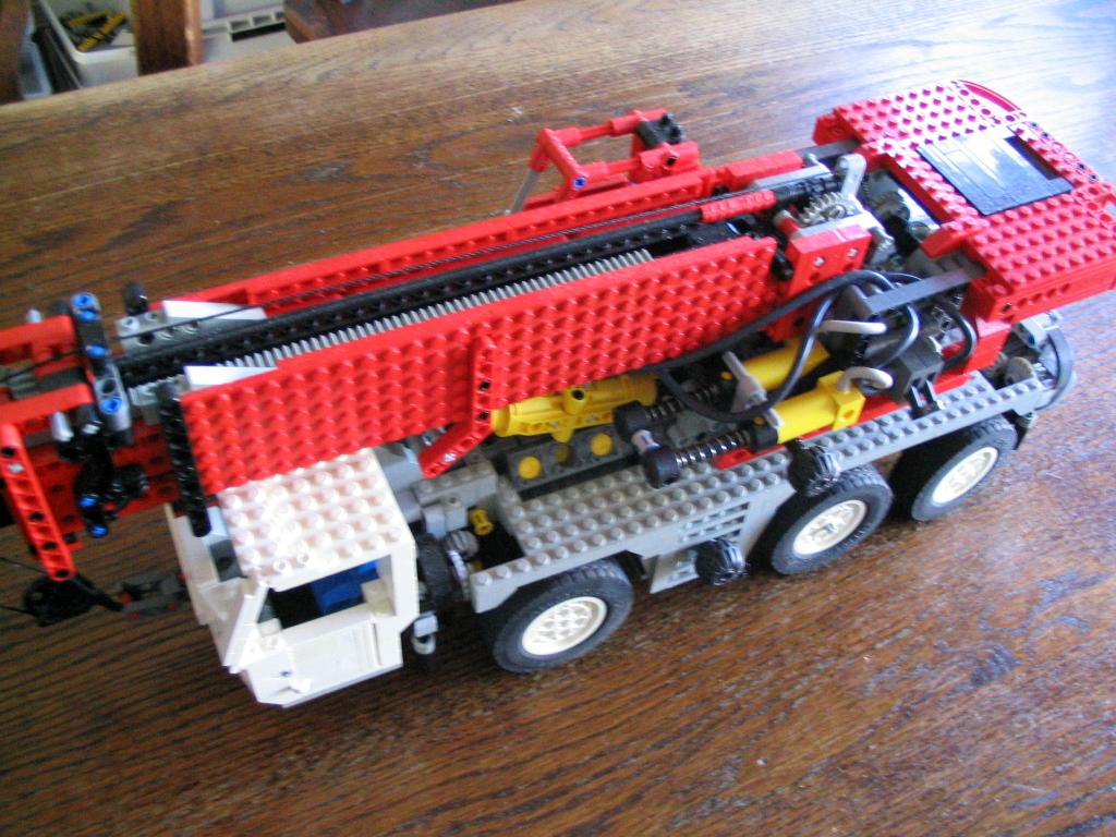 lego_demag3axlecrane004.jpg