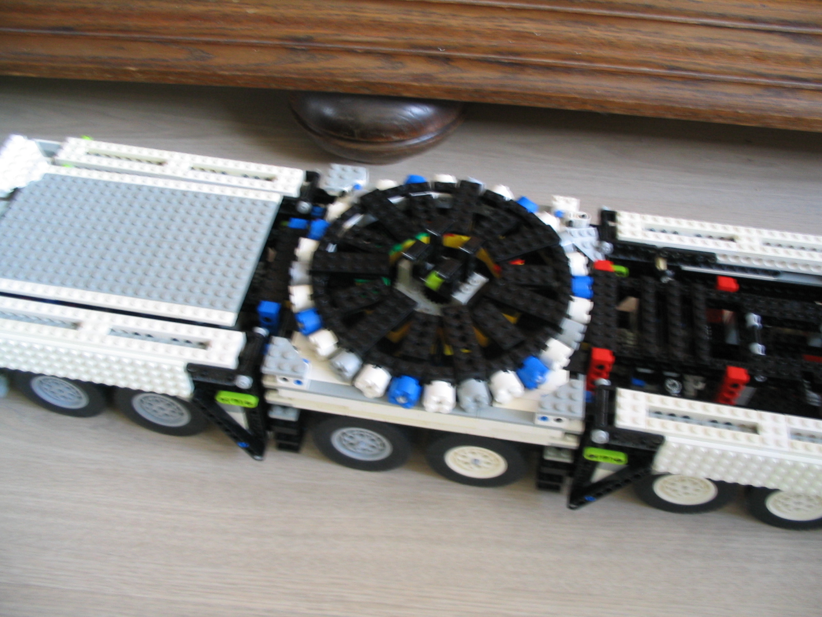 nineaxlecrane008.jpg