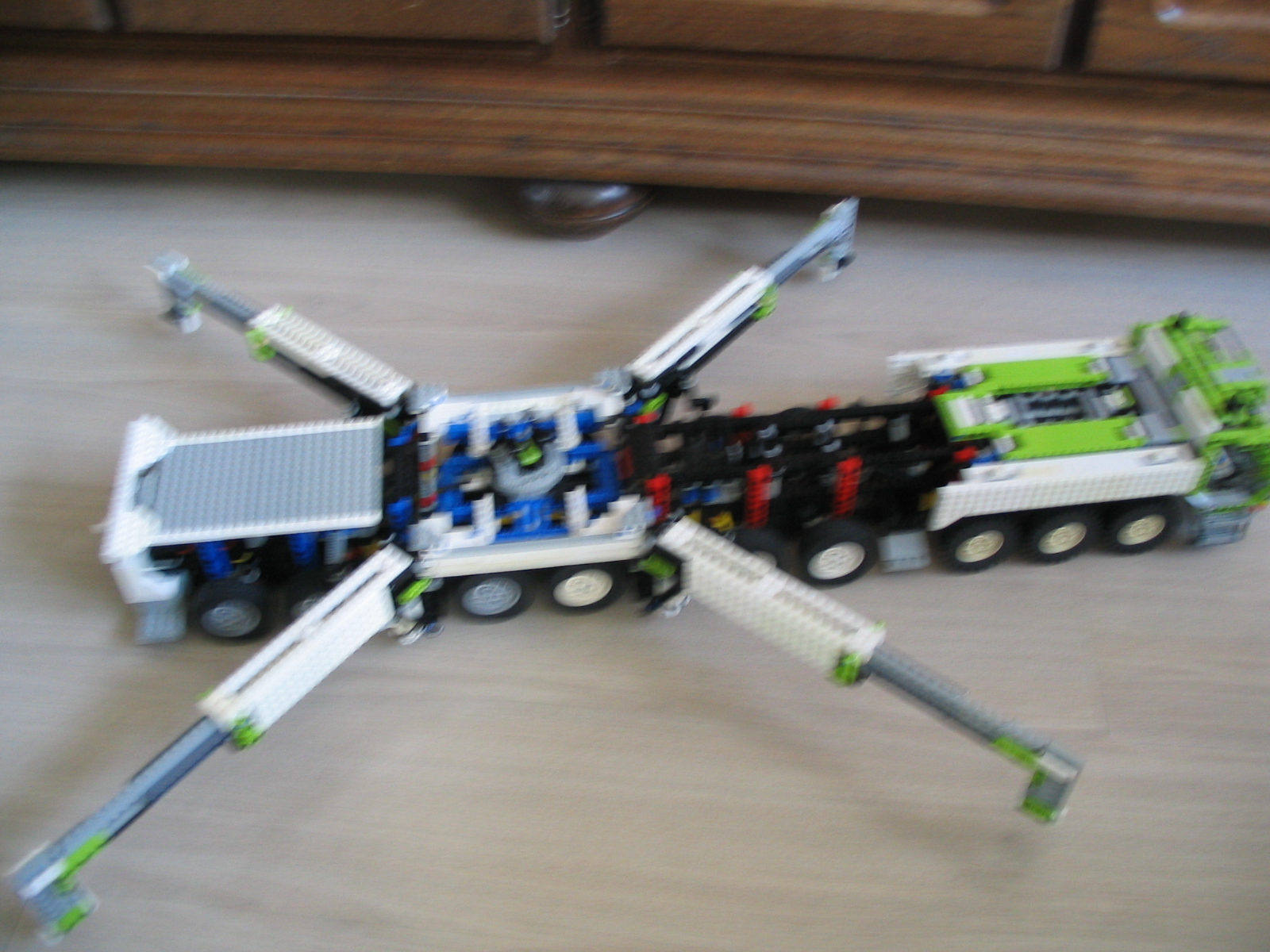 nineaxlecrane011.jpg