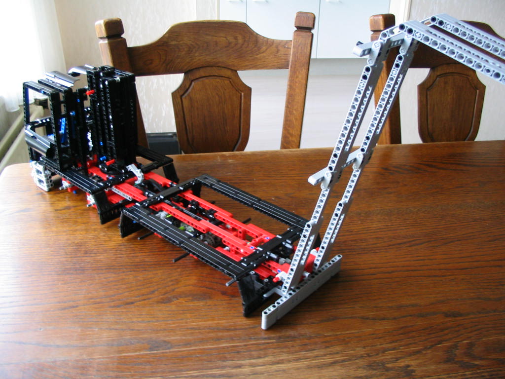lego_bigtruck_unfinished_005.jpg