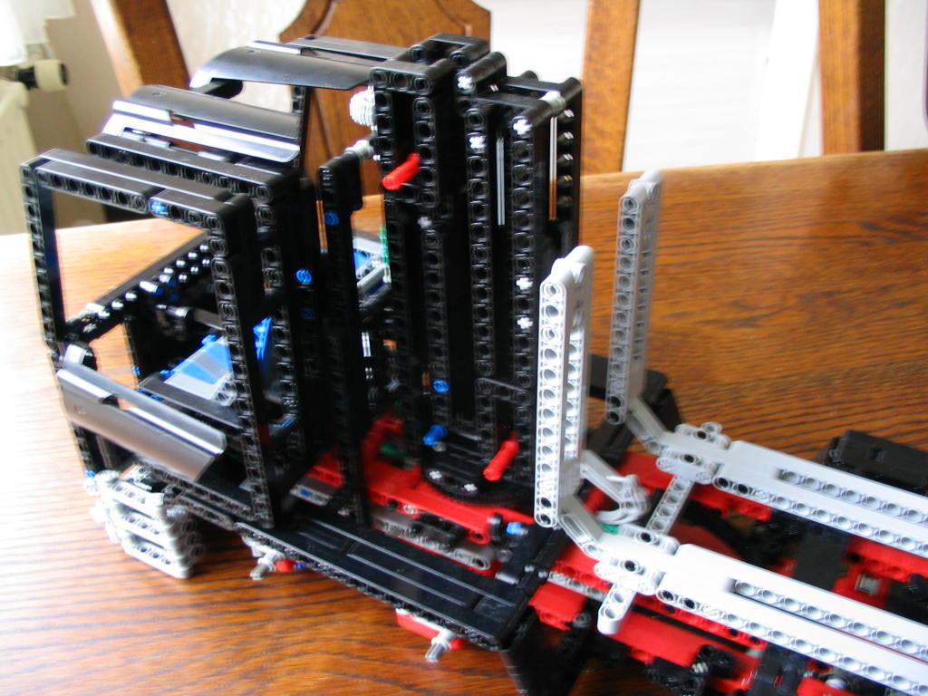 lego_bigtruck_unfinished_006.jpg