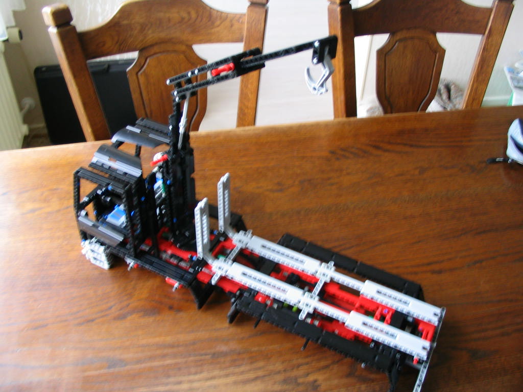 lego_bigtruck_unfinished_007.jpg