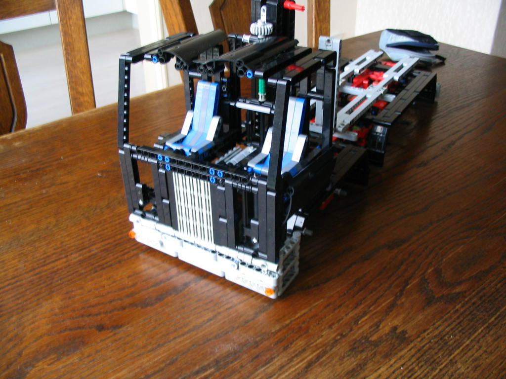 lego_bigtruck_unfinished_008.jpg