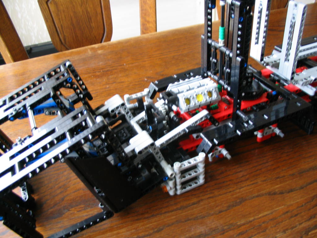 lego_bigtruck_unfinished_009.jpg