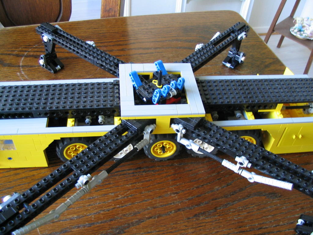 mobilecraneundercar01.jpg