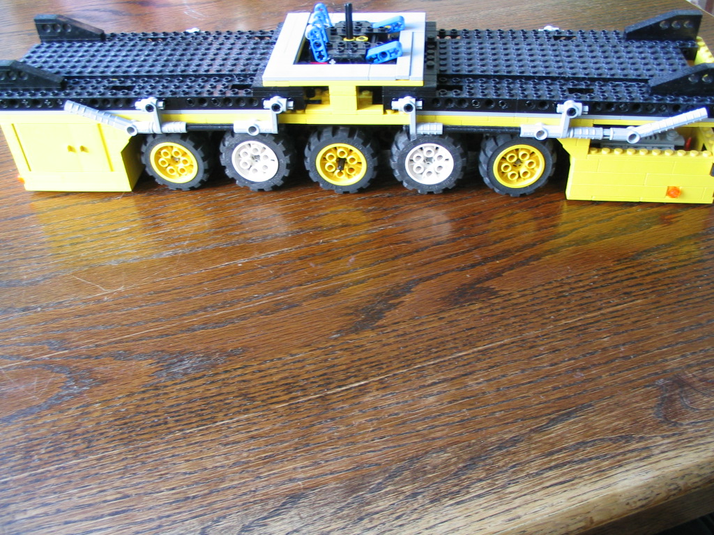 mobilecraneundercar02.jpg