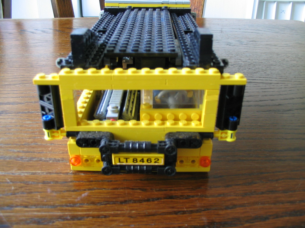 mobilecraneundercar04.jpg
