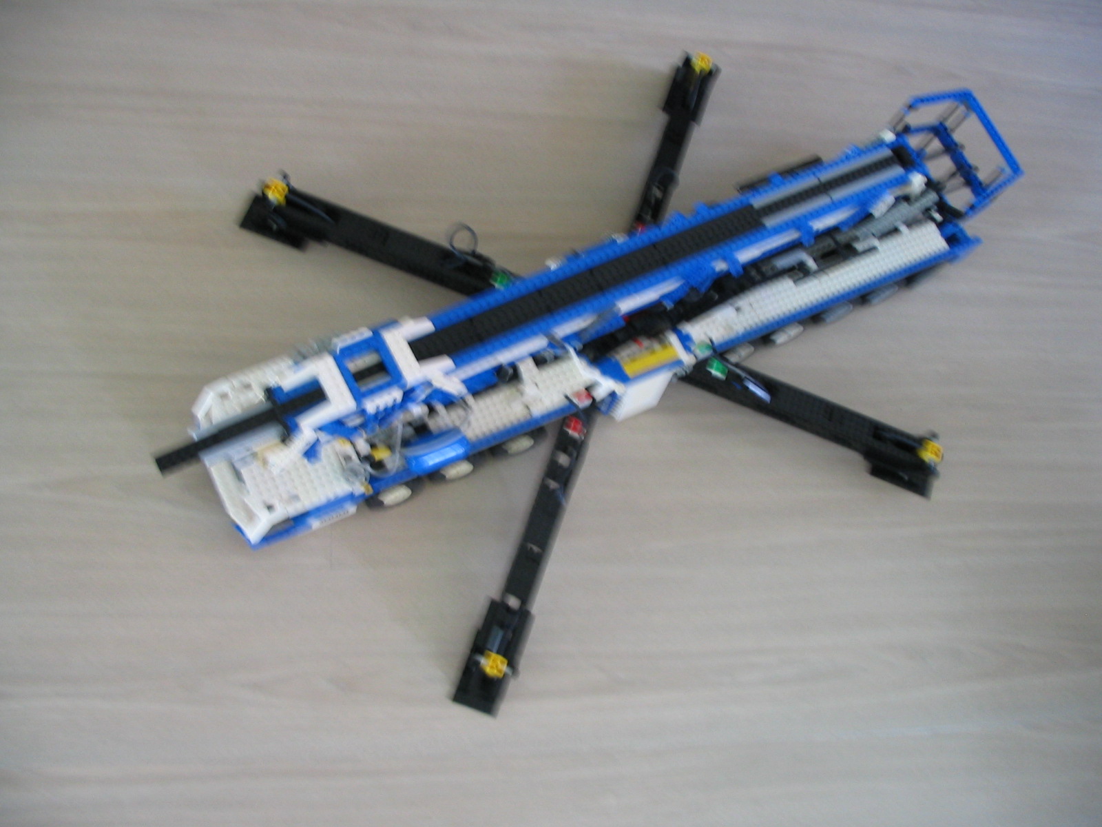 lego_zestienwheeler_007.jpg