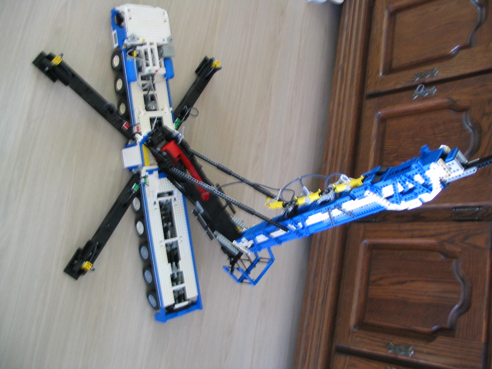lego_zestienwheeler_009.jpg