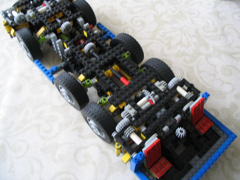 lego_customthreeaxlecrane_002.jpg