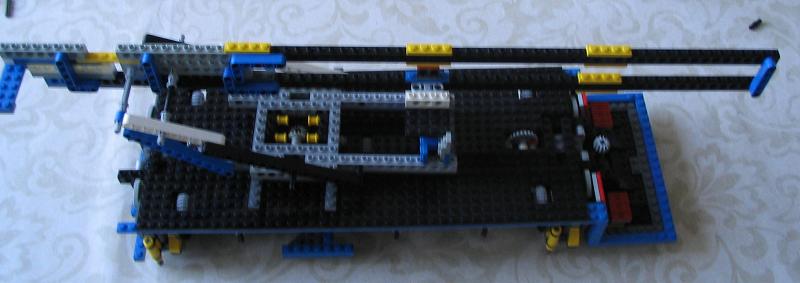 lego_customthreeaxlecrane_005.jpg