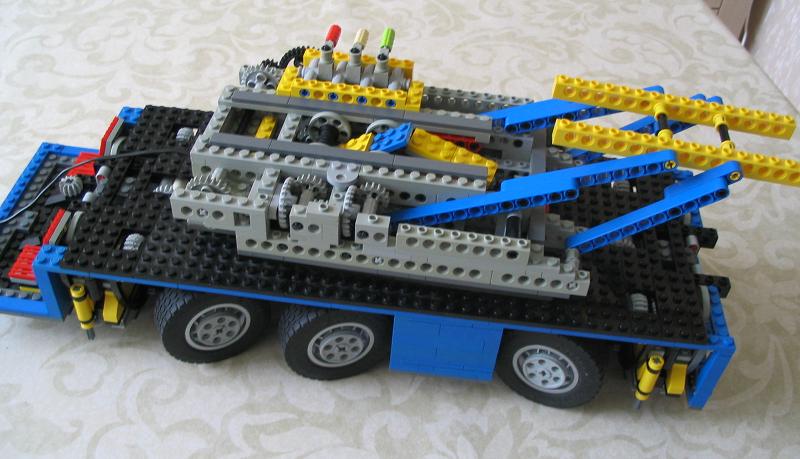 lego_customthreeaxlefoldingcraneunfinished2_001.jpg