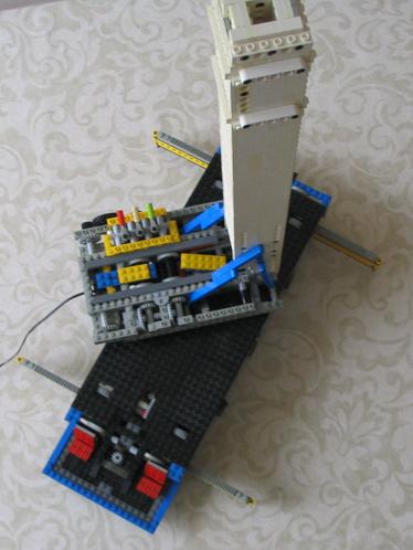 lego_customthreeaxlefoldingcraneunfinished2_013.jpg