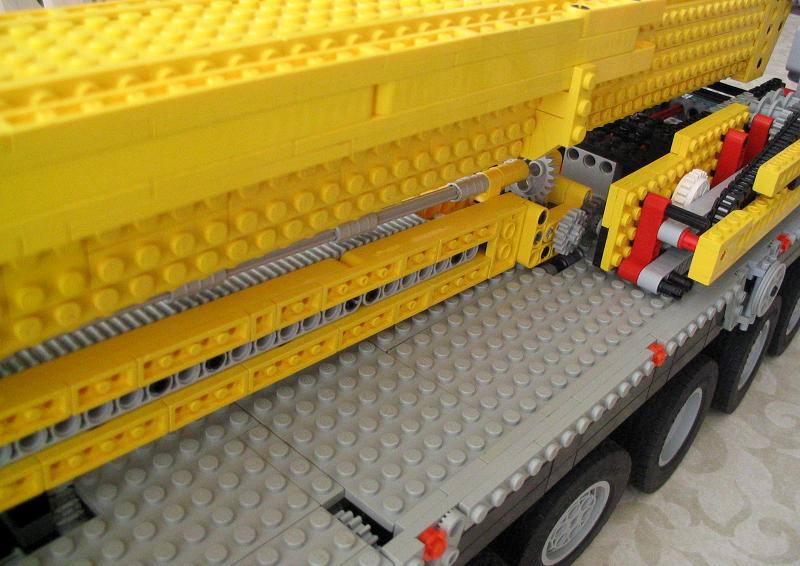 lego_demagac200_1p_unfinished2_004.jpg