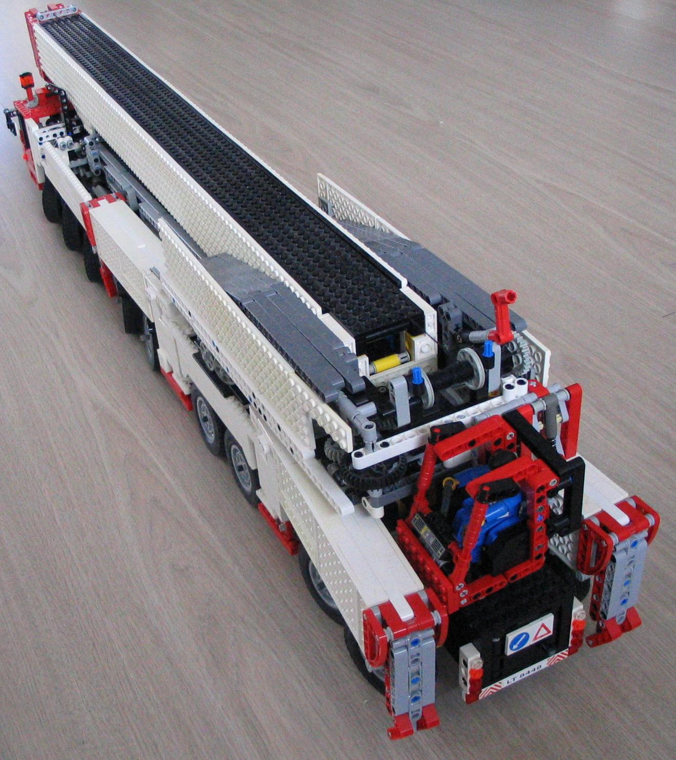 lego_demag_ac650_wit_004.jpg
