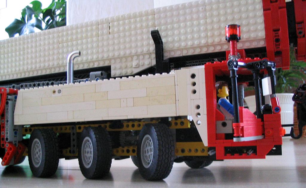 lego_demag_ac650_wit_007.jpg