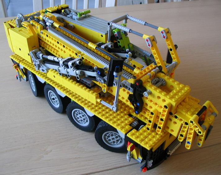 lego_fouraxlefantasycompactcrane_0014.jpg