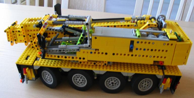 lego_fouraxlefantasycompactcrane_0016.jpg