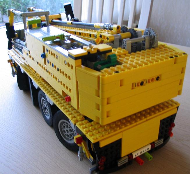 lego_fouraxlefantasycompactcrane_0018.jpg