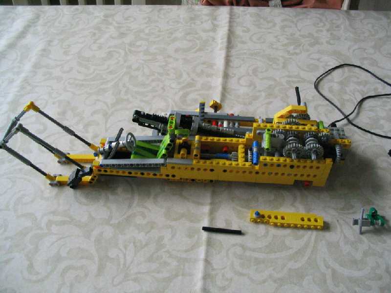 lego_fouraxlefantasycompactcrane_099.jpg