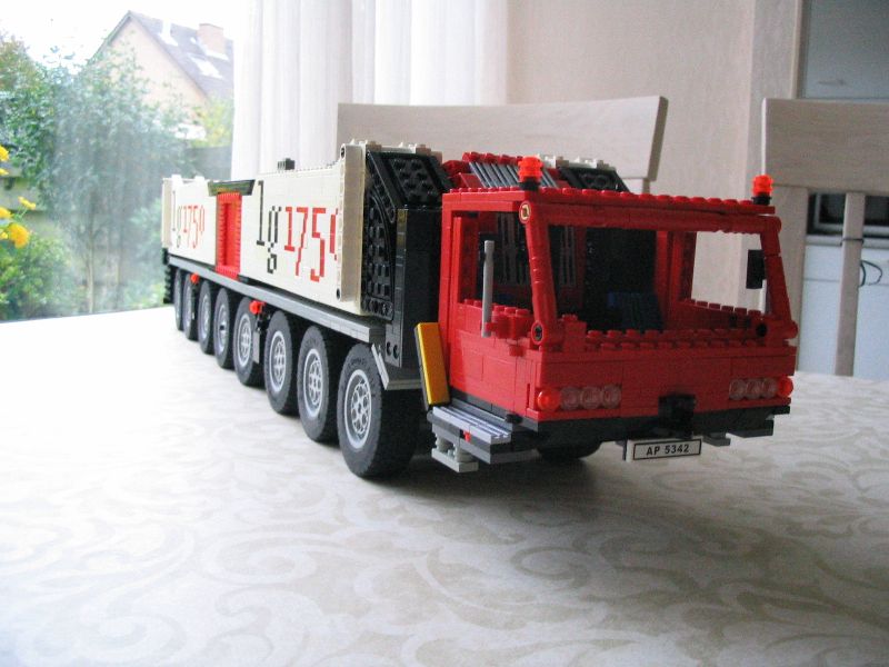 lego_liebherrlg1750_unfinished2_005.jpg