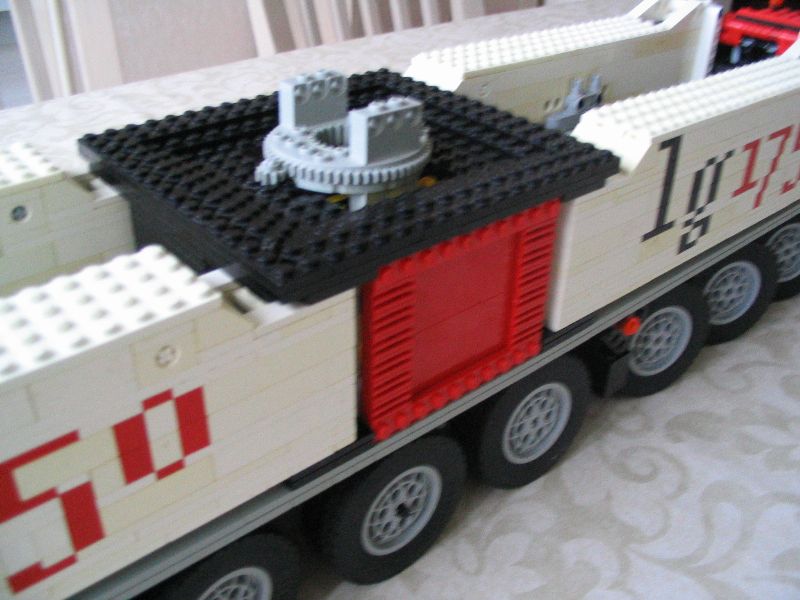 lego_liebherrlg1750_unfinished2_012.jpg