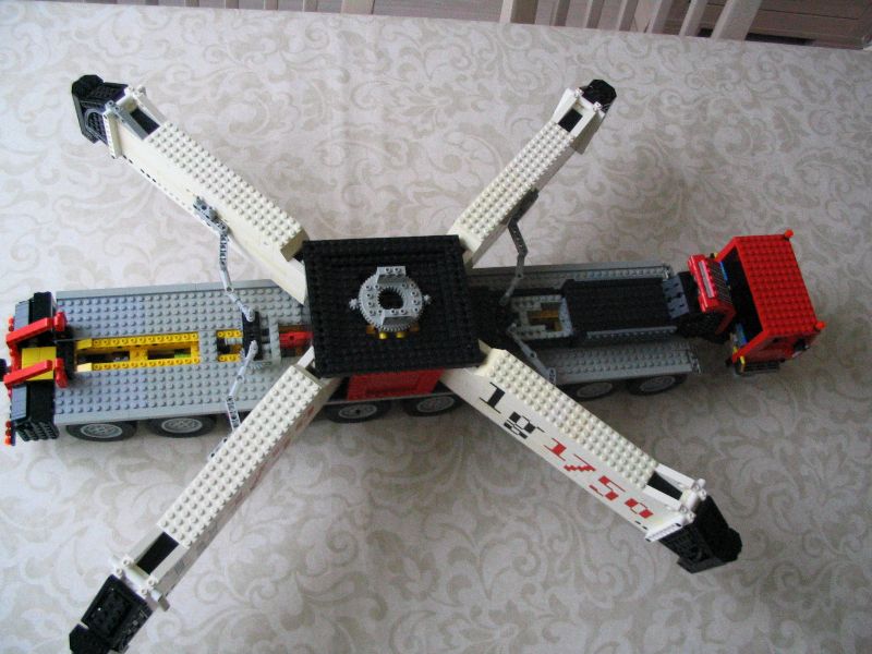 lego_liebherrlg1750_unfinished2_015.jpg