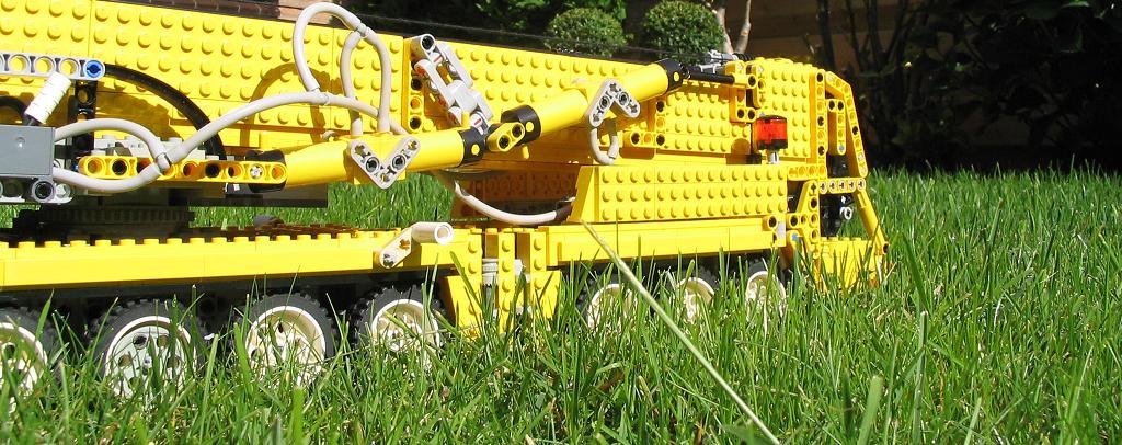 lego_liebherr_ltm1400_019.jpg
