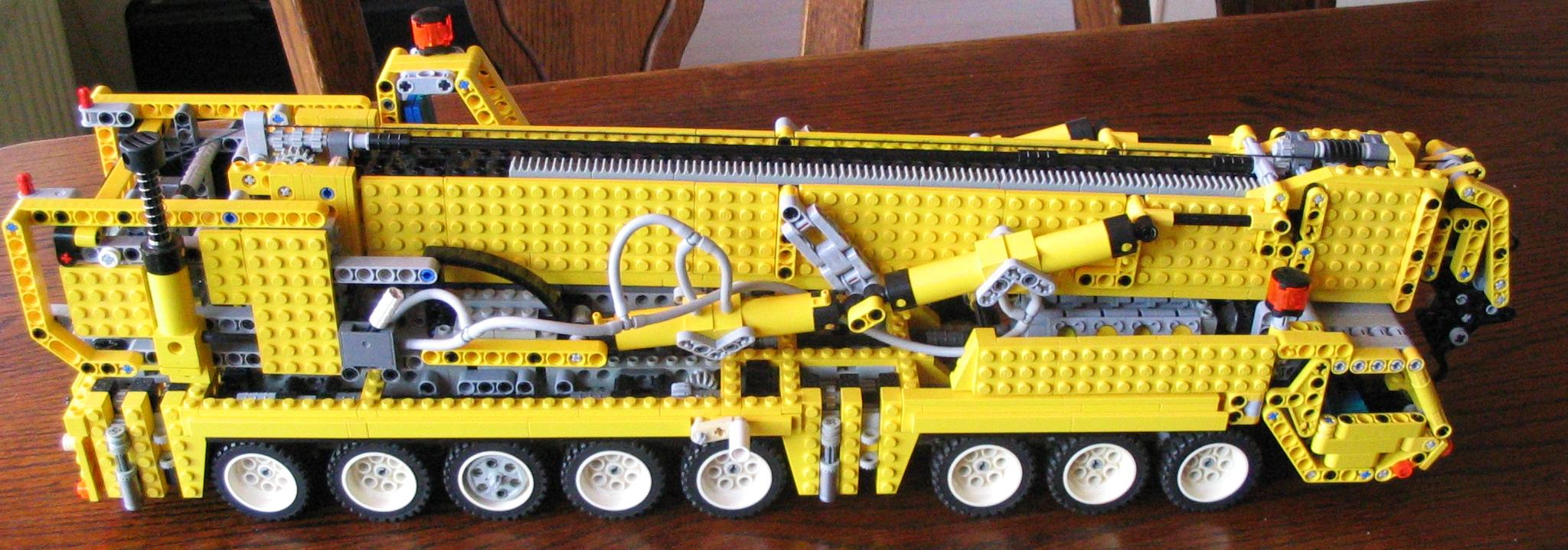 lego_liebherr_ltm1400_003.jpg