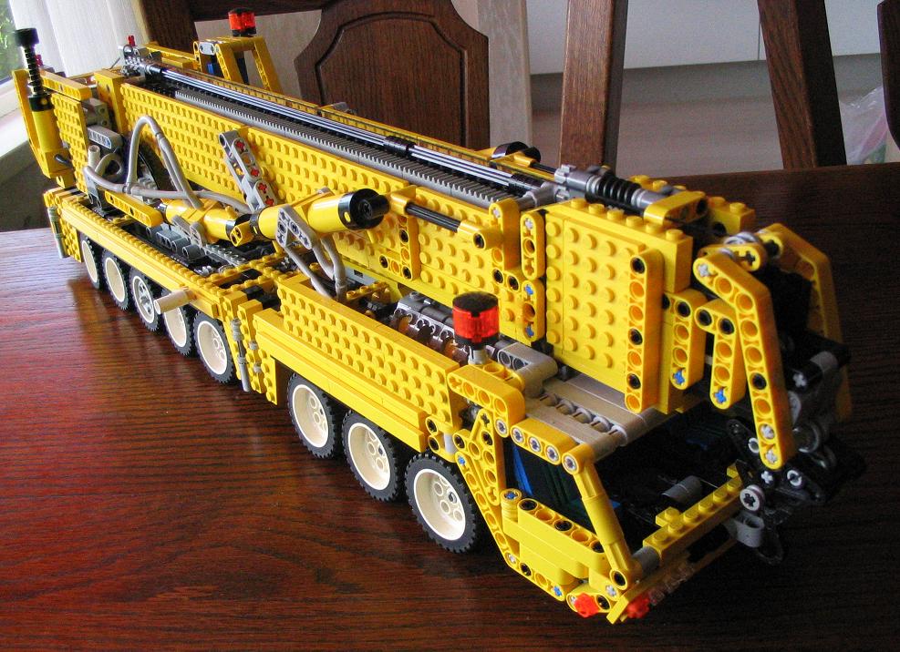 lego_liebherr_ltm1400_004.jpg